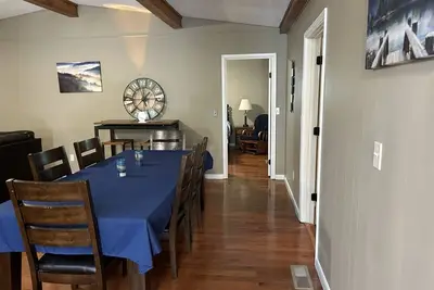Image de Cheerful home next to Fairfield Bay Marina with fire place