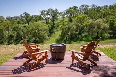Image de Whispering Wine - Beauty and Privacy Within Easy Reach of Local Wineries