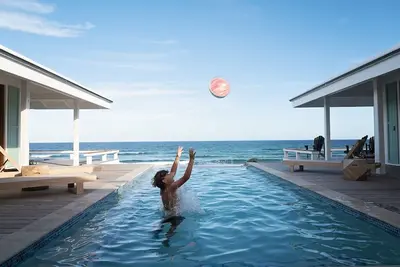 Image de Elbow Reef Oceanfront Home with Private Boat Dock