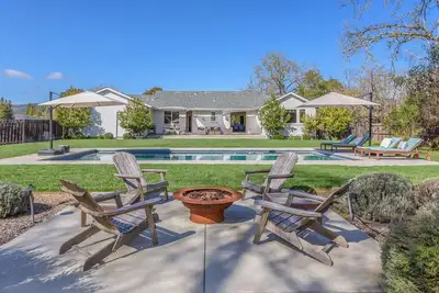 Image de The MacArthur House ~ The Ultimate Wine Country Escape!
