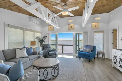 Image de Let The Fin Begin: Cozy Waterway Cottage with Breathtaking Views and Boat Dock