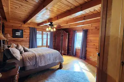 Image de JennyBud Cabin. Private with HotTub and Firepit.