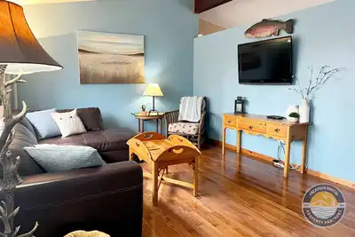 Image de Sunny Lake Geneva Escape | Bbq • Game Room • Private Beach Access