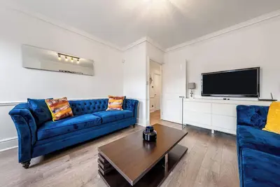 Modern Two-Bedroom Flat in Mayfair