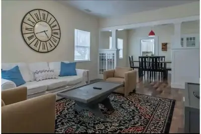 Image de Walking distance to Downtown! Wine Country 2bd 2ba house in Paso Robles!