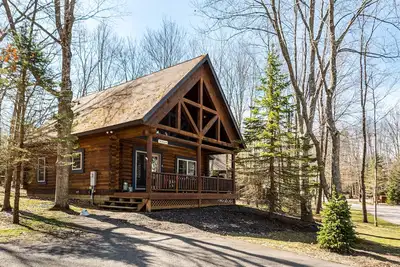 Image de Evergreen | Wooded Views from Balcony + Private Hot Tub