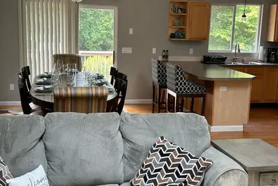 Image de Great 5 bedroom 3 bath home next to Uri, Narragansett and Newport, sleeps 1-10