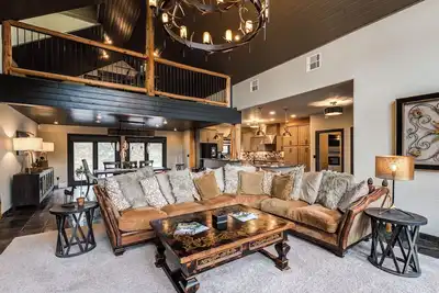 Image de The perfect stay- 6 Bedroom, 4 Bath with a  Hot Tub