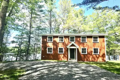 Image de Stunning Waterfront Home On Pitcher Pond - Lincolnville. 3 bedrooms, 3 baths!