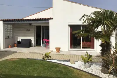Image de Maison Coeur de Village à 500 mètres de la Plage.