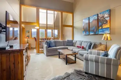 Image de Sunny and Spacious Condo/Pool and Hot Tub Access