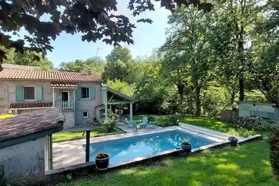 Country house, authentic, with swimming pool.