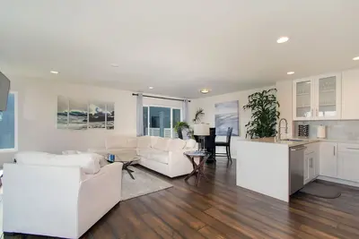 Image de Remodeled Del Mar Townhome Close to Race Track