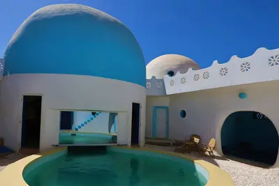 Image de Maison d'hôtes écolo avec 4 suites et double piscine à 2 pas de la plage