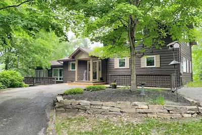 Image de Lakeside Retreat with Private Dock | Brooks Bay Cottage