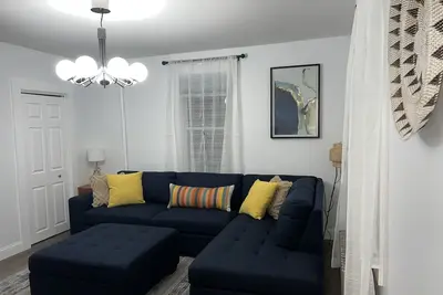 Image de Remodeled Townhouse close to Boston