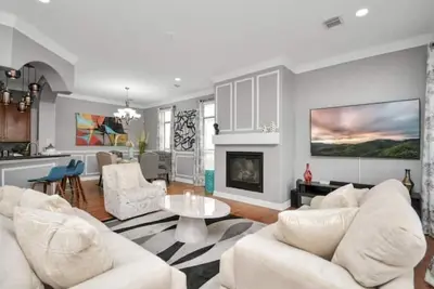 Image de Modern | Luxe | 3br/3. 5Ba Spacious Home | Walkable