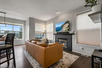 Lake Union 2 Bedroom Family Friendly Home