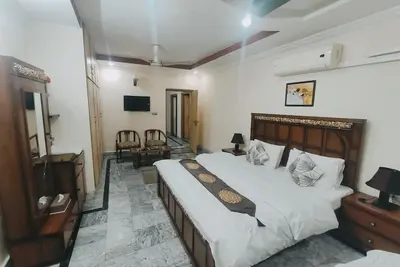 Image de Lexus Home Spacious And Centrally Located