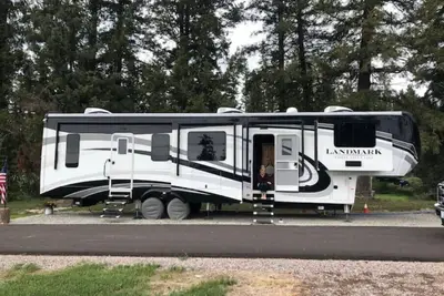 Image de \"A Little Slice of Heaven\" Next to Stillwater River