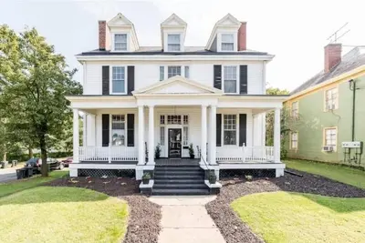 Image de Grand Historic Home Near Downtown w/ Rec Room