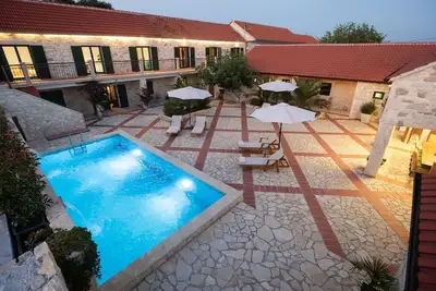 Image de Maison confortable Ă Islam Grcki avec.