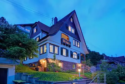 Image de \"schwarzwaldhaus mit Schlossblick\" mit 230qm, Garten, Terrassen & Hot Tub
