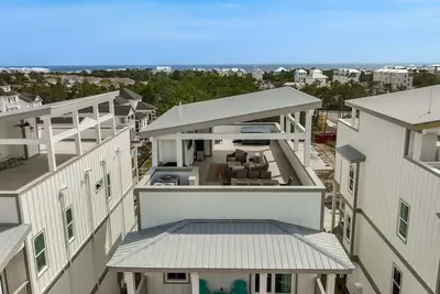 Image de Luxury Beach House: Rooftop Jacuzzi & Family Fun