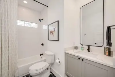 Image de Modern East Side walkable bungalow with Sauna