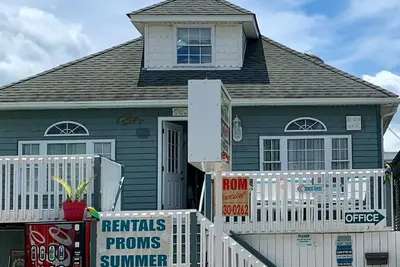 Image de Beach Block- 5 bedroom remodeled