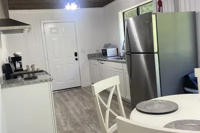 Image de Welcome to Wendfield in beautiful Travelers Rest!