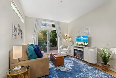 Courtyard Garden Oasis! with Pool & Parking