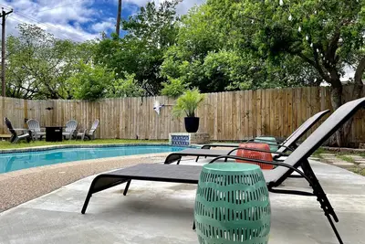 Image de Trendy&Cute4BR+Pool-NearStMary’sUniversity&Dtsa!