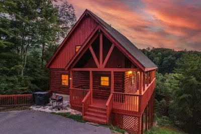 Image de Perfect 2bd Cabin w/ Hot Tub! Game Room + Views!