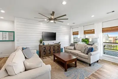 Image de Coastal Getaway-Sleeps 12!