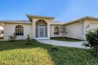 Image de Cheerful & Vibrant Home Near Mineral Springs