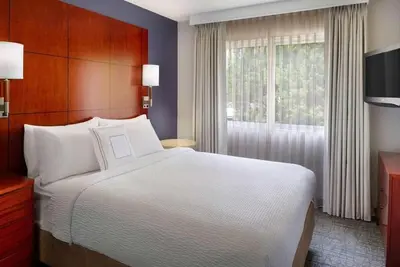 Image de Alpharetta Walk of Memories! Spacious Suite with Free Breakfast! Pet-Friendly!