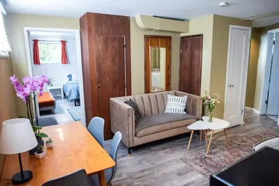 Private, Quiet 2bd 1ba Queen Anne Guest Suite!