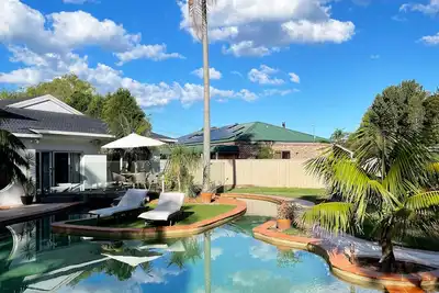 Image de Spacious Poolside Haven in Port Stephens