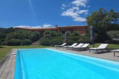 Image de Villa climatisée 10 personnes, piscine chauffée, à 5 minutes des plages