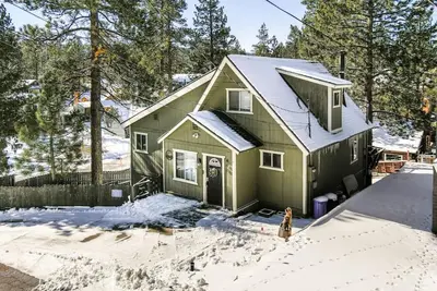 Image de Modern Lake Cabin for Family, Friends and Pets!