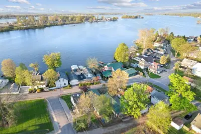 Image de Buckeye Lake: Chicks on Canal