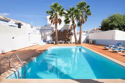 Maison de vacances \"Ideal Villas Residence\" avec Piscine, A/C, Bbq, jusqu'à 12 personnes