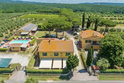 Image de Appartement \"Il Pino - Leccio\" avec piscine partagée et Wi-Fi