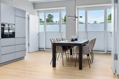 Image de Großzügiges, Modernes Ferienapartment an der Ostsee mit Terrasse und Zwei Bädern