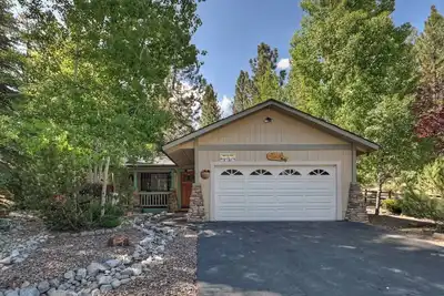 Image de Snowcrest Cottage By Destination Big Bear: Pet Friendly! Located in Fox Farm! Open concept! Spa!