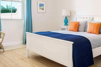 Sea View Contemporary 3Bed Upper - 3a