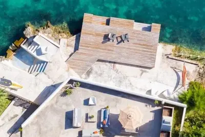 Oceanfront 3bed w/ Private Patio & Garden - 4b