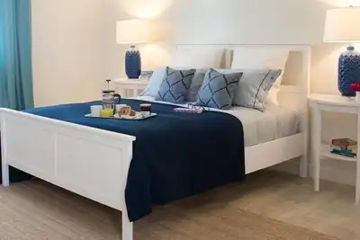 Oceanfront 3Bed w/ Private Patio & Garden - 5b
