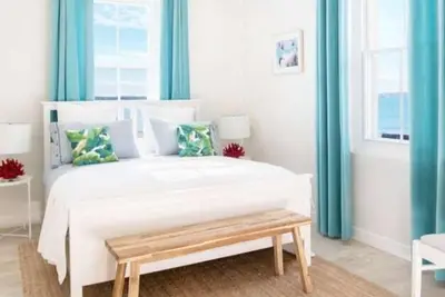 Oceanfront 3Bed w/ Private Patio & Garden - 6b